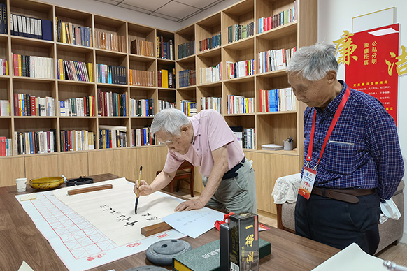 地学部院士参观青海省自然资源博物馆